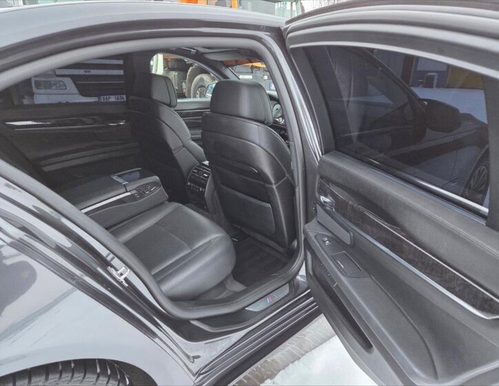 BMW Řada 7 Sedan / Limuzína 4,4 l 300 kw