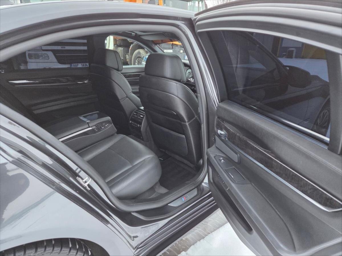 BMW Řada 7 Sedan / Limuzína 4,4 l 300 kw