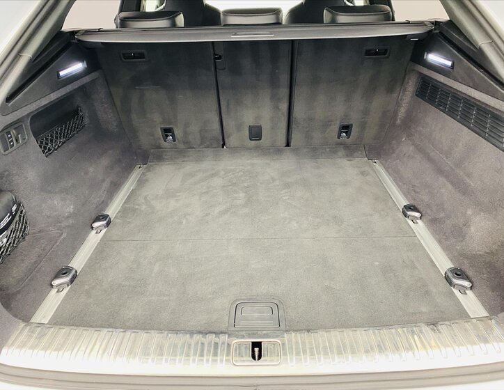 Audi Q8 SUV / Terénní 3,0 l 210 kw