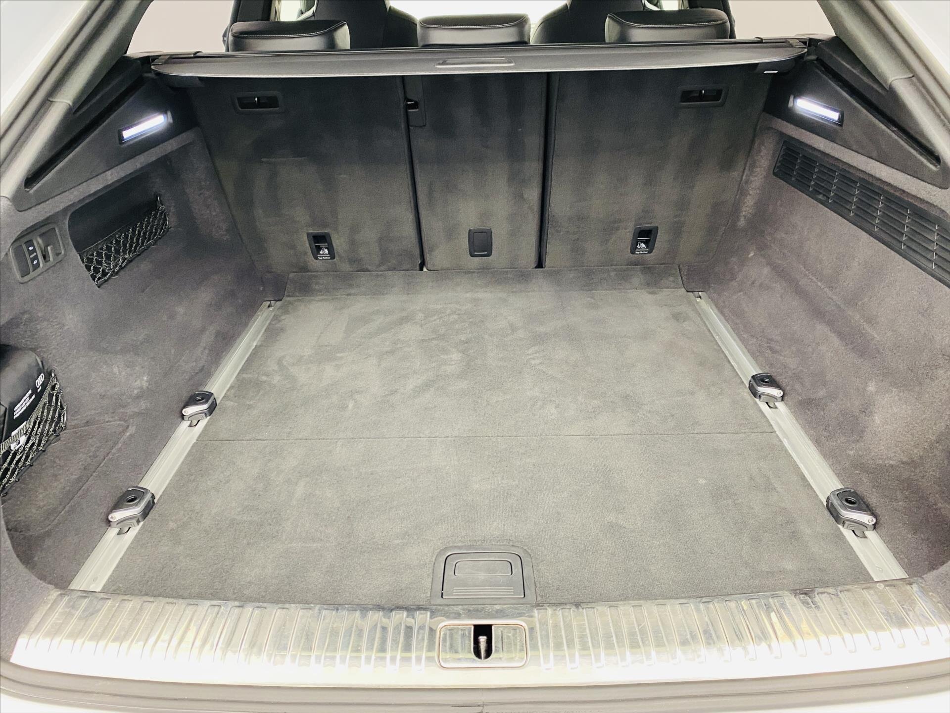 Audi Q8 SUV / Terénní 3,0 l 210 kw