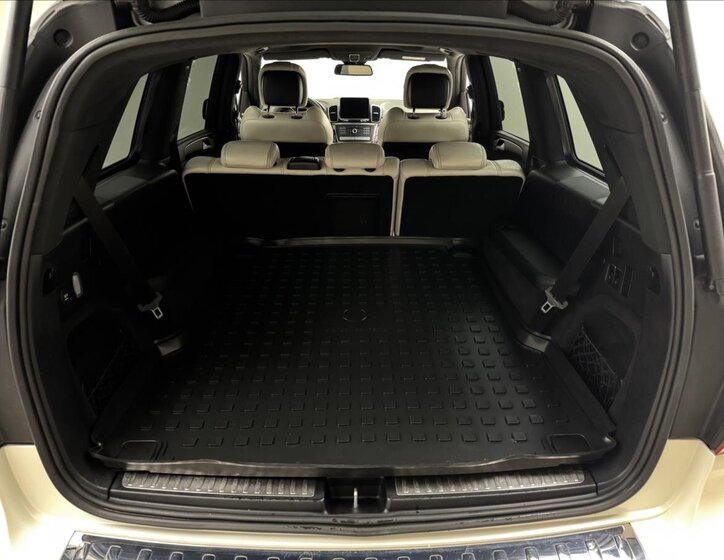 Mercedes-Benz GLS SUV / Terénní 5,5 l 430 kw