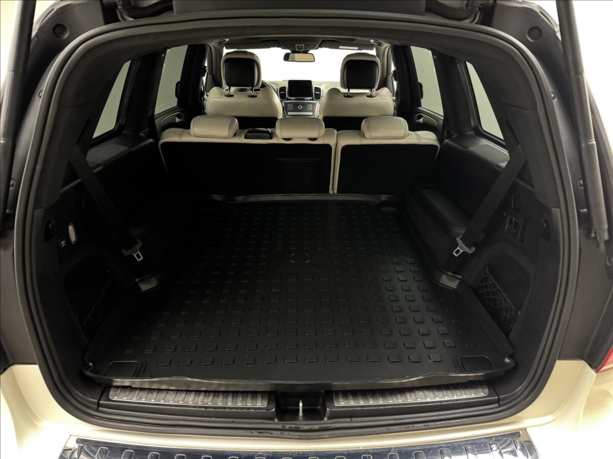 Mercedes-Benz GLS SUV / Terénní 5,5 l 430 kw