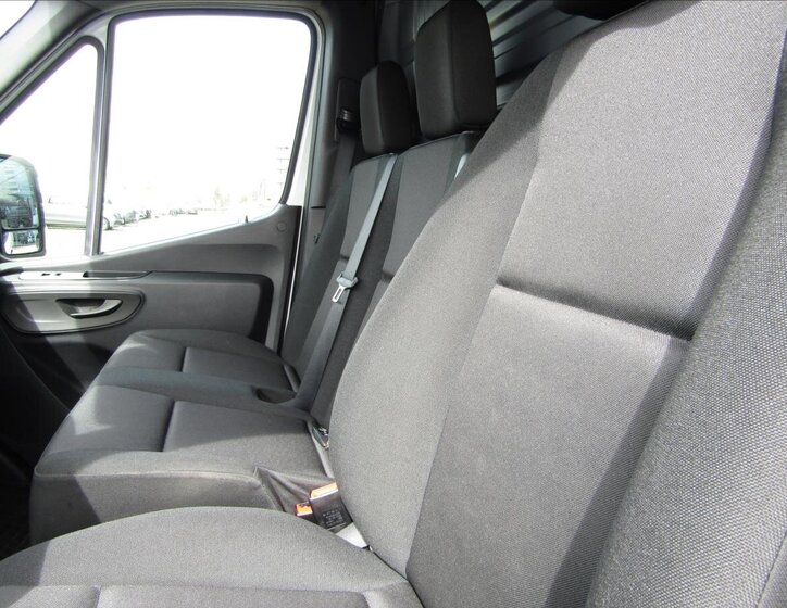 Mercedes-Benz Sprinter 8