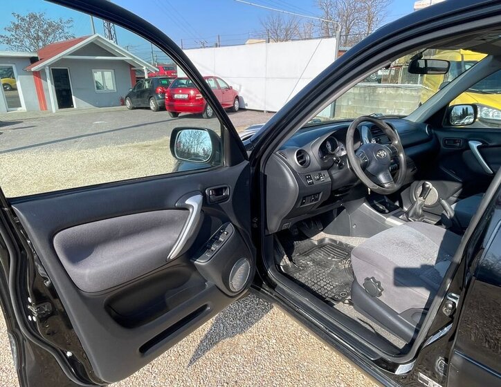 Toyota RAV4 SUV / Terénní 2,0 l 85 kw