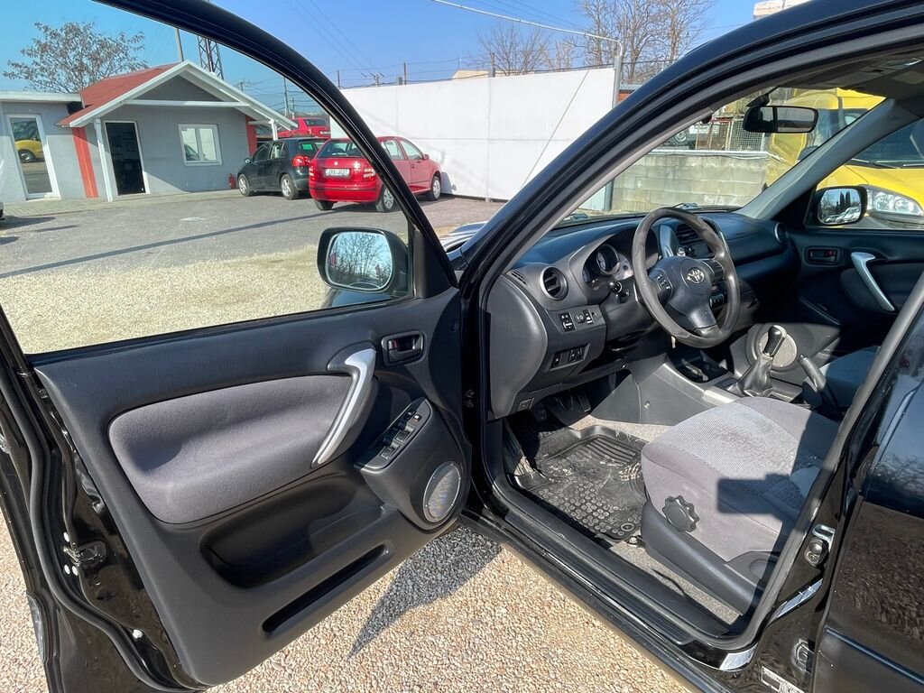 Toyota RAV4 SUV / Terénní 2,0 l 85 kw