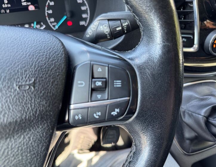 Ford Tourneo Custom 18