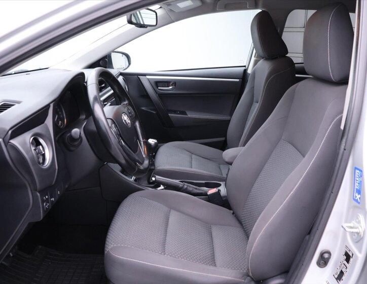 Toyota Corolla Sedan / Limuzína 1,6 l 97 kw