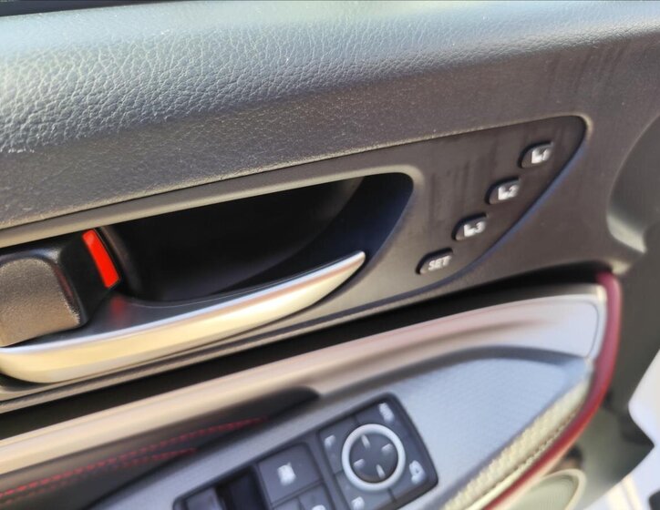 Lexus RC 300h Kupé 2,5 l 133 kw