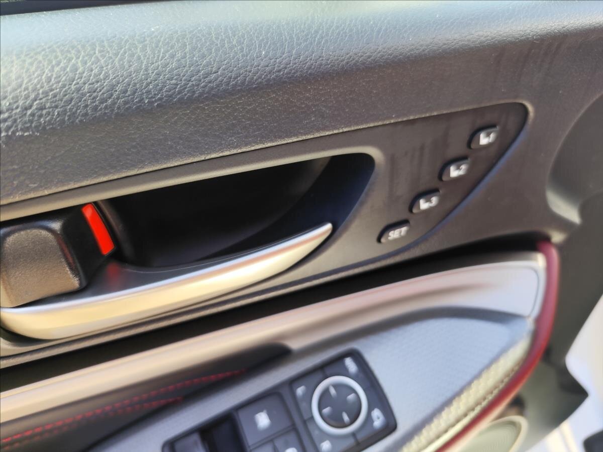 Lexus RC 300h Kupé 2,5 l 133 kw