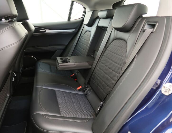 Alfa Romeo Stelvio 31