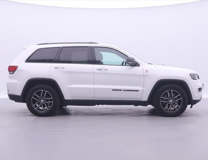 Jeep Grand Cherokee 8