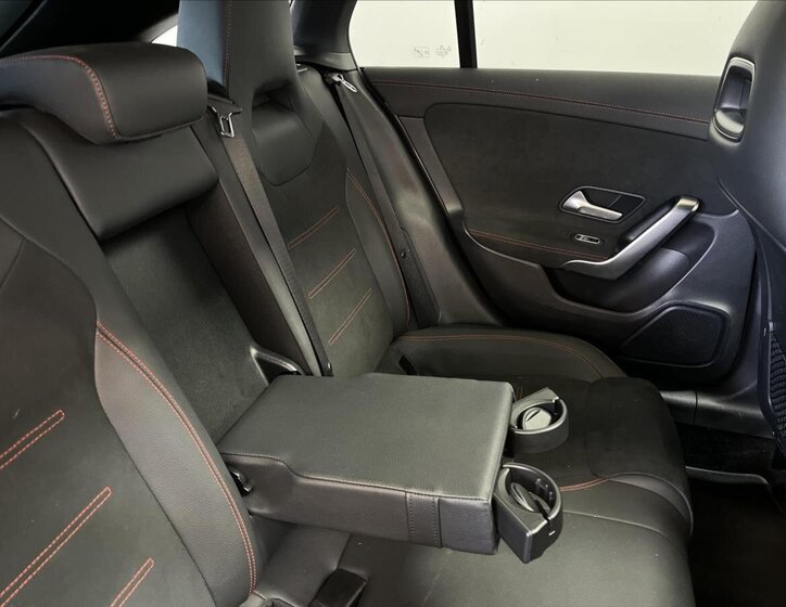 Mercedes-Benz CLA 21