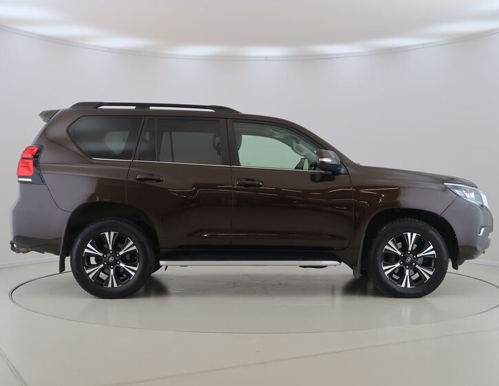 Toyota Land Cruiser 4