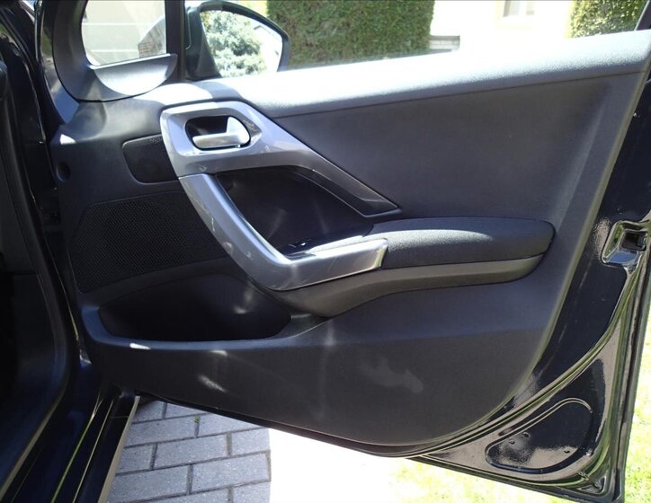 Peugeot 2008 Kombi 1,2 l 61 kw