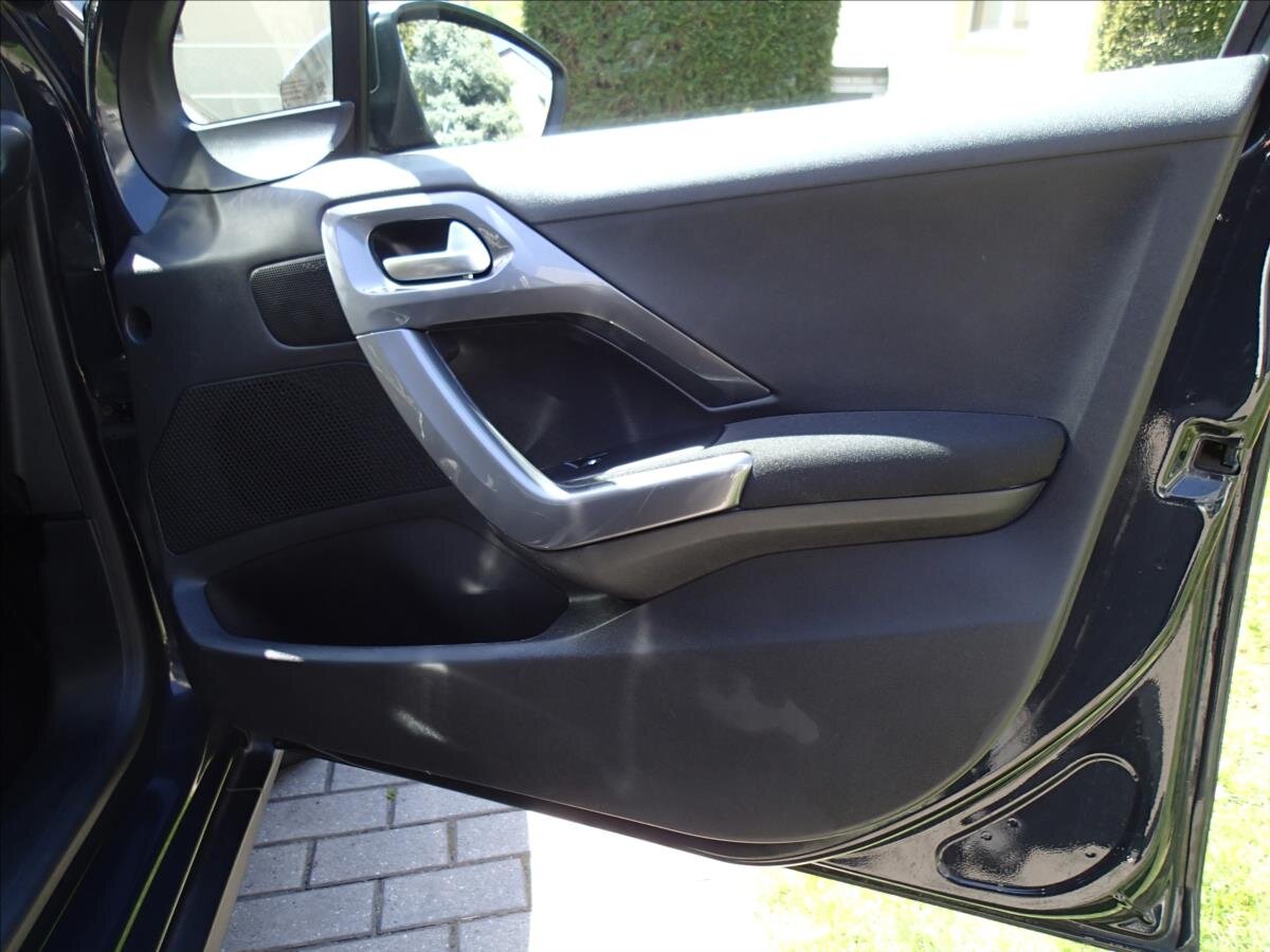 Peugeot 2008 Kombi 1,2 l 61 kw