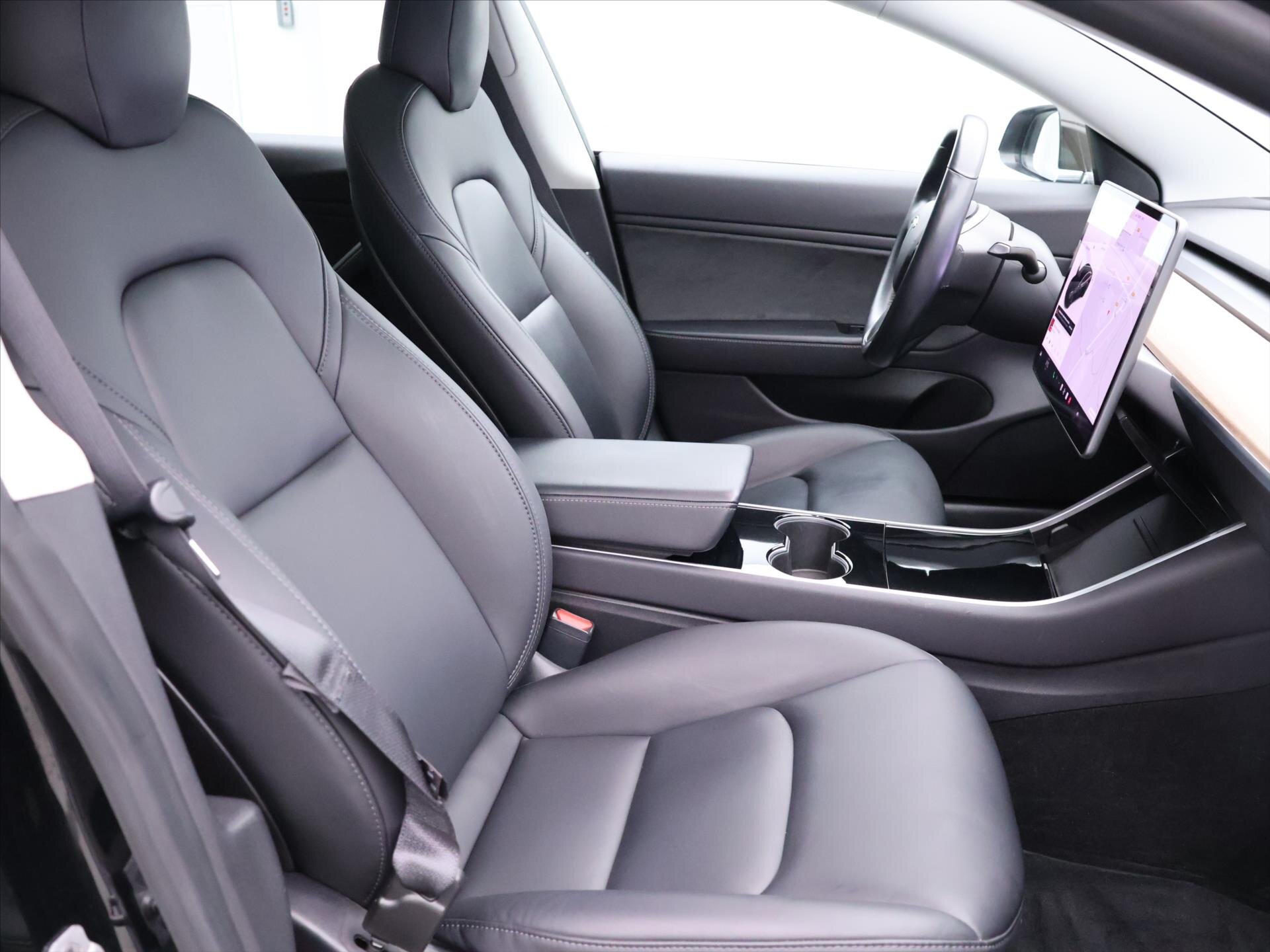 Tesla Model 3 Sedan / Limuzína 0,0 340 kw