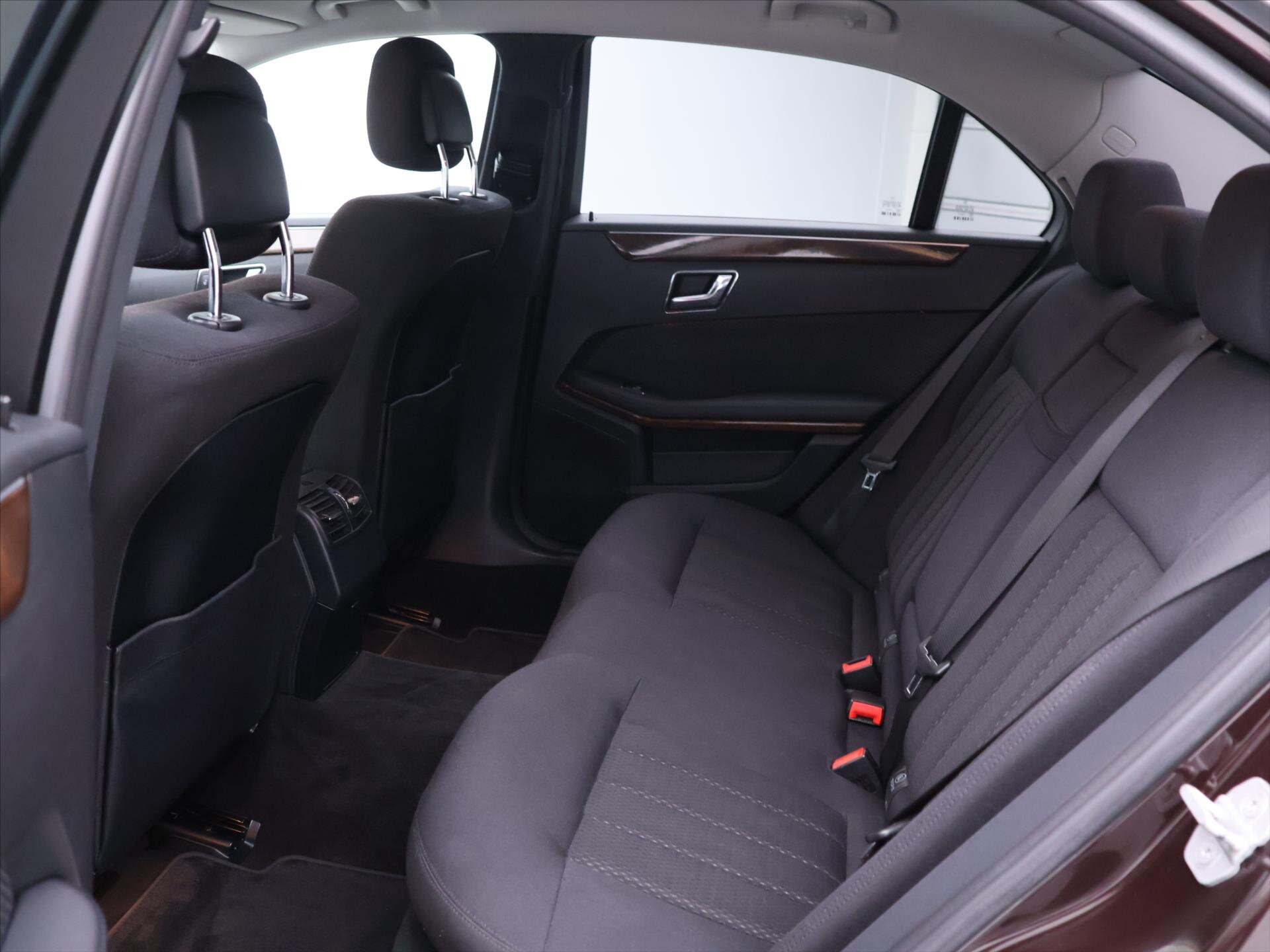 Mercedes-Benz Třídy E Sedan / Limuzína 3,5 l 215 kw