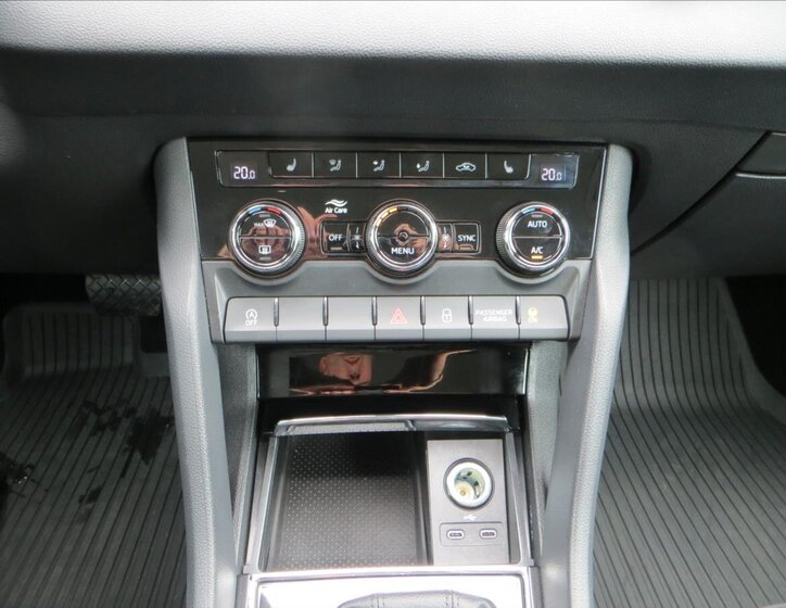 Škoda Karoq SUV / Terénní 2,0 l 110 kw