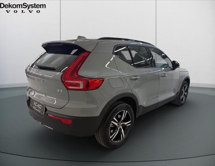 Volvo XC40 SUV / Terénní 2,0 l 120 kw