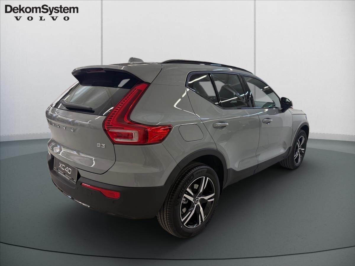 Volvo XC40 SUV / Terénní 2,0 l 120 kw