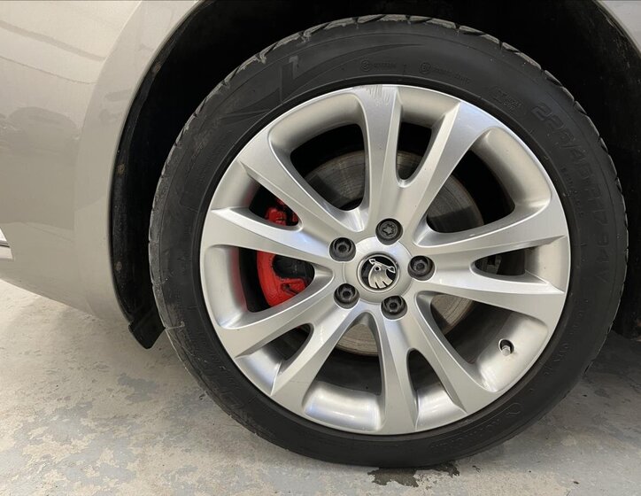 Škoda Superb Liftback 2,0 l 103 kw