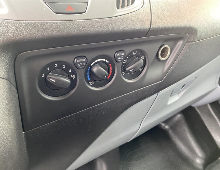 Ford Tourneo Custom MPV 2,0 l 96 kw