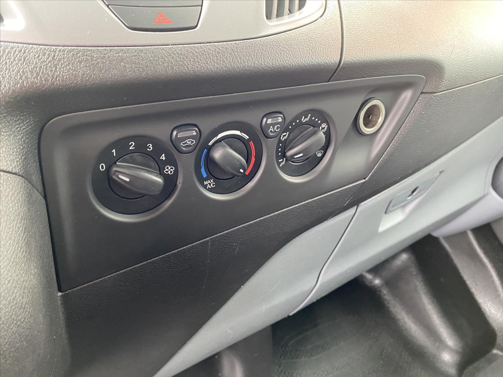 Ford Tourneo Custom MPV 2,0 l 96 kw