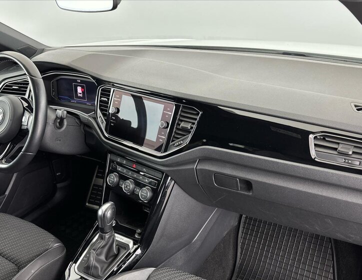 Volkswagen T-Roc SUV / Terénní 2,0 l 221 kw