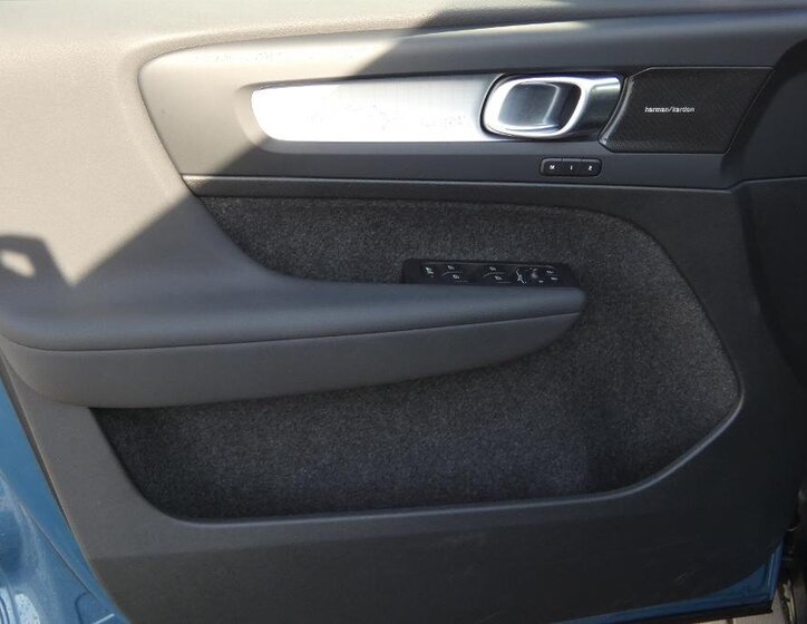 Volvo XC40 SUV / Terénní 2,0 l 120 kw