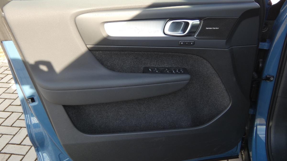 Volvo XC40 SUV / Terénní 2,0 l 120 kw