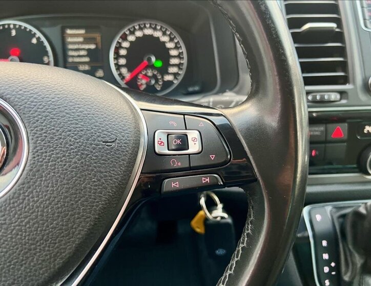 Volkswagen Multivan 26