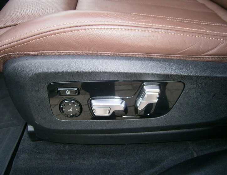 BMW X5 Kombi 3,0 l 195 kw