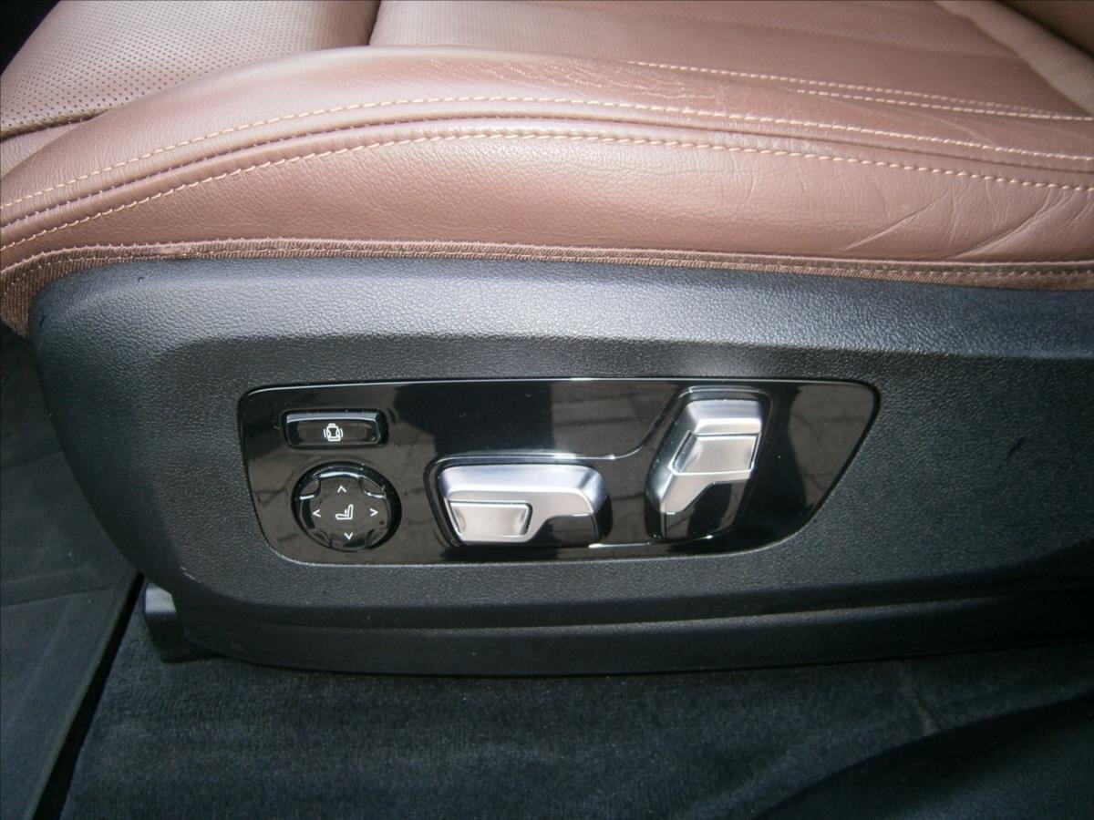 BMW X5 Kombi 3,0 l 195 kw