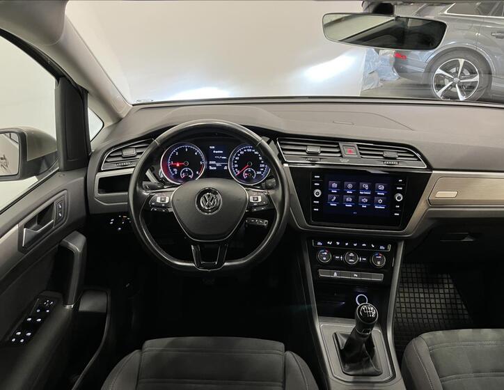 Volkswagen Touran 5