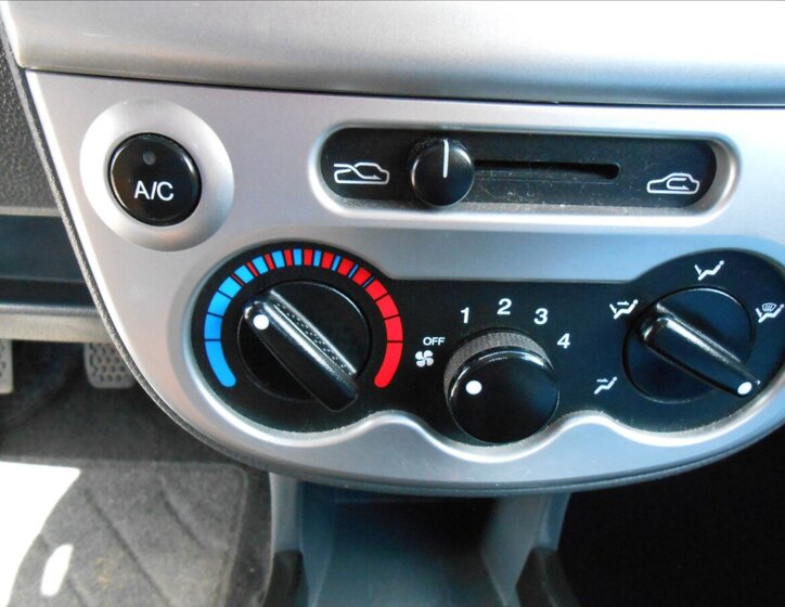 Chevrolet Spark Hatchback 995,0 49 kw