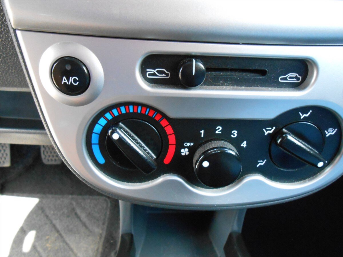 Chevrolet Spark Hatchback 995,0 49 kw