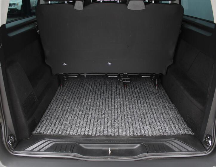 Mercedes-Benz Vito 13