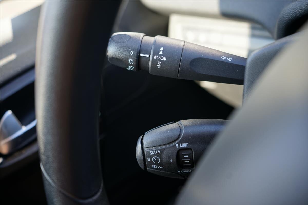 Peugeot 208 Hatchback 1,2 l 60 kw