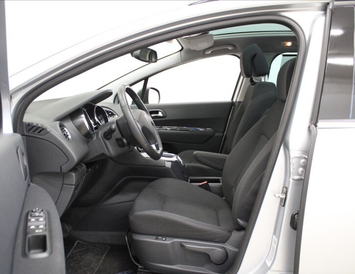 Peugeot 5008 6