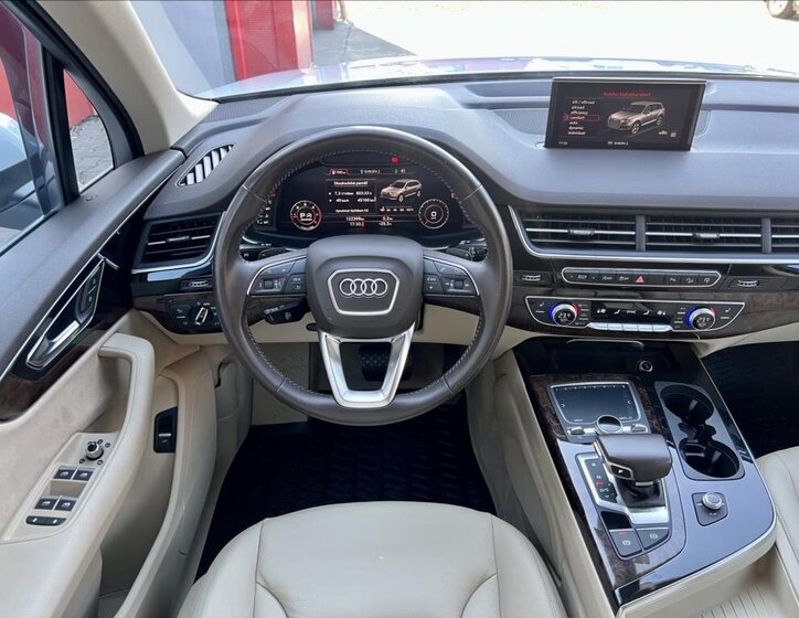 Audi Q7 24