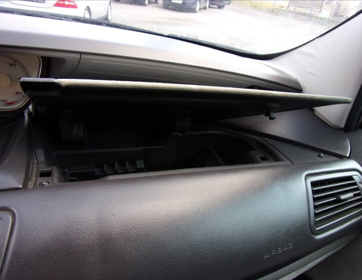 Peugeot 807 MPV 2,0 l 100 kw