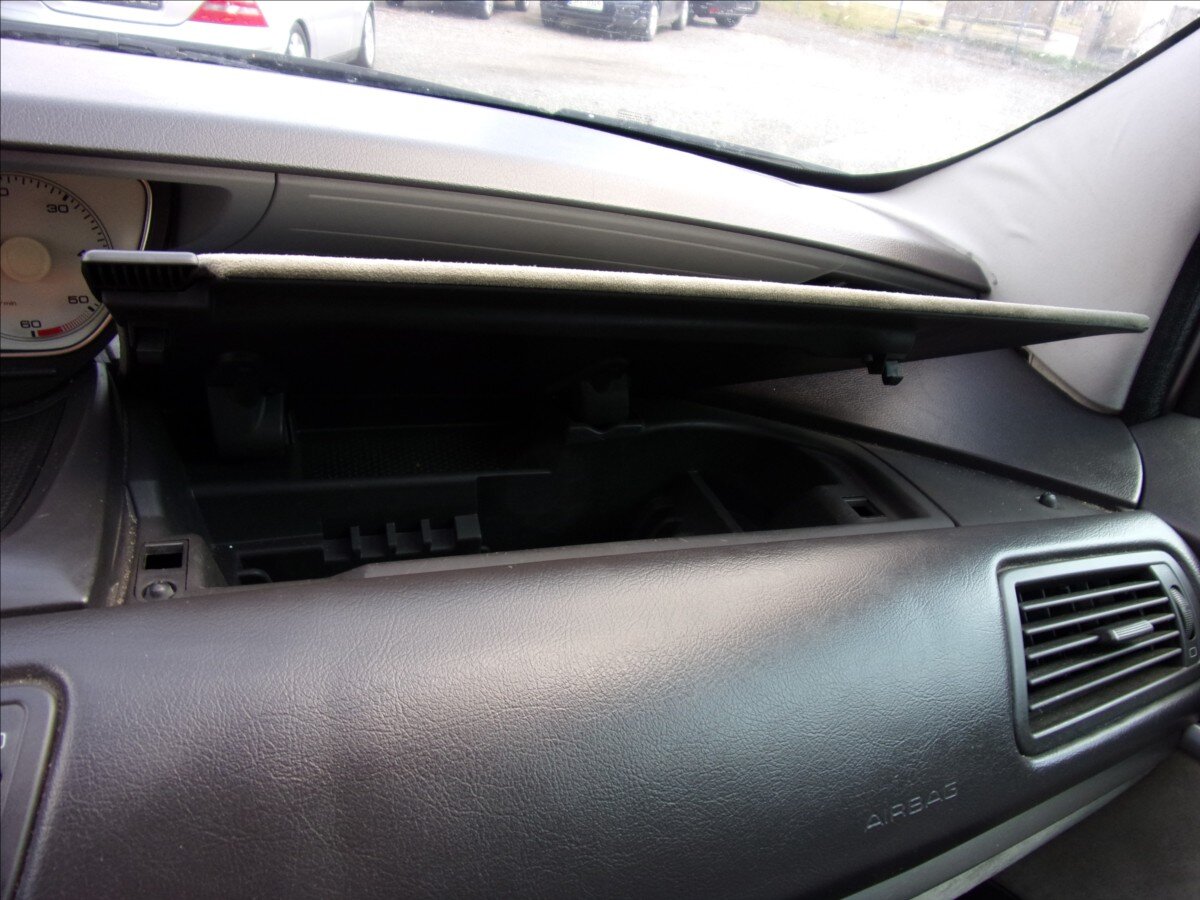 Peugeot 807 MPV 2,0 l 100 kw