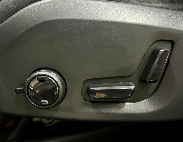 Volvo XC60 SUV / Terénní 2,0 l 288 kw