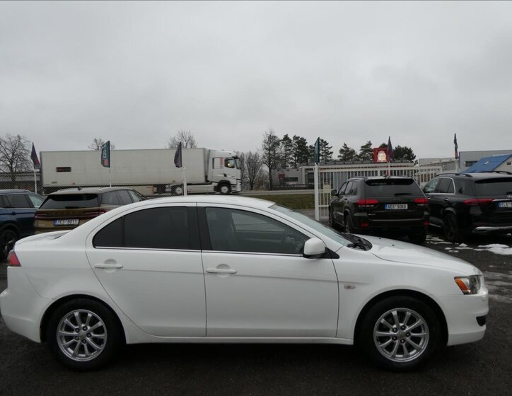 Mitsubishi Lancer 12