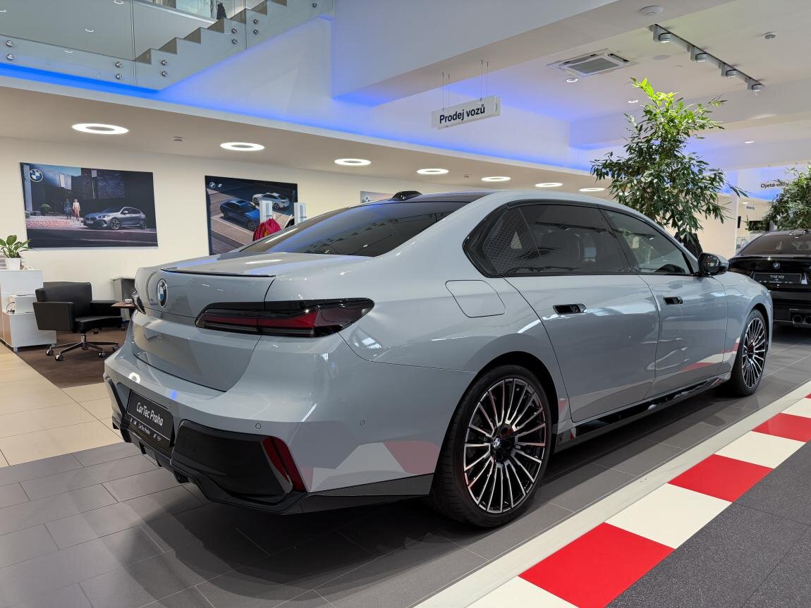 BMW Řada 7 Sedan 3,0 l 220 kw