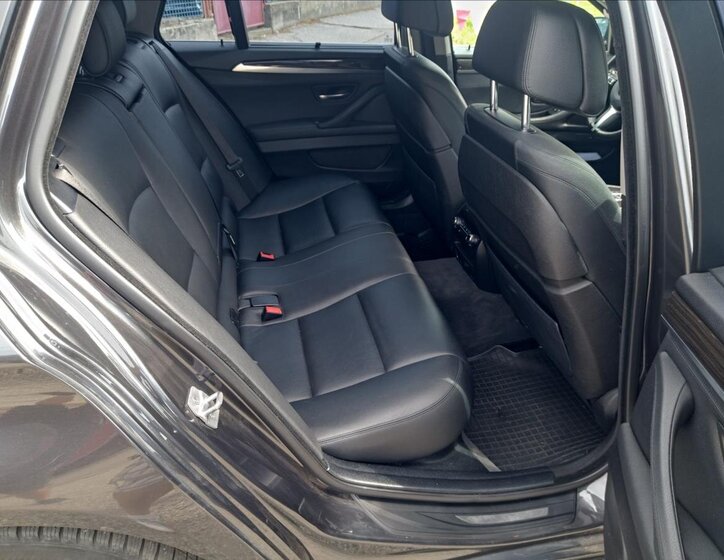 BMW Řada 5 Kombi 3,0 l 190 kw