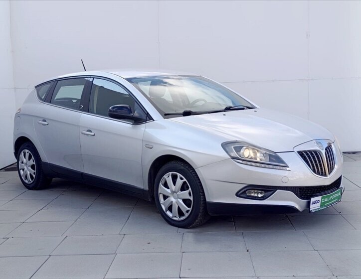 Lancia Delta Hatchback 1,6 l 88 kw