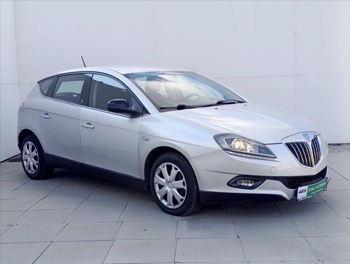 Lancia Delta Hatchback 1,6 l 88 kw