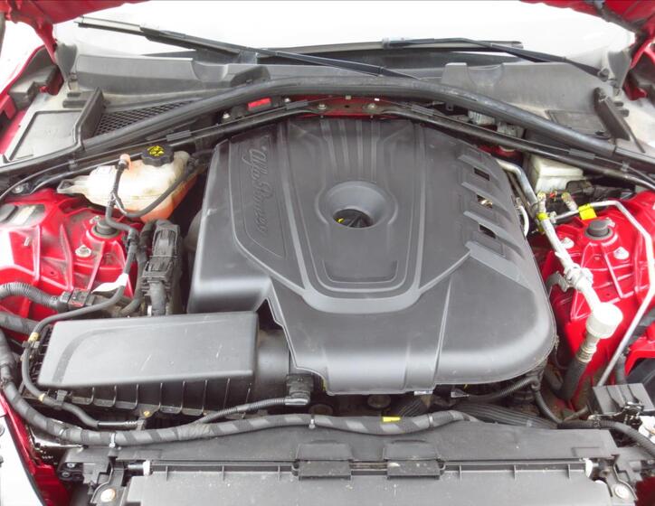 Alfa Romeo Giulia 28