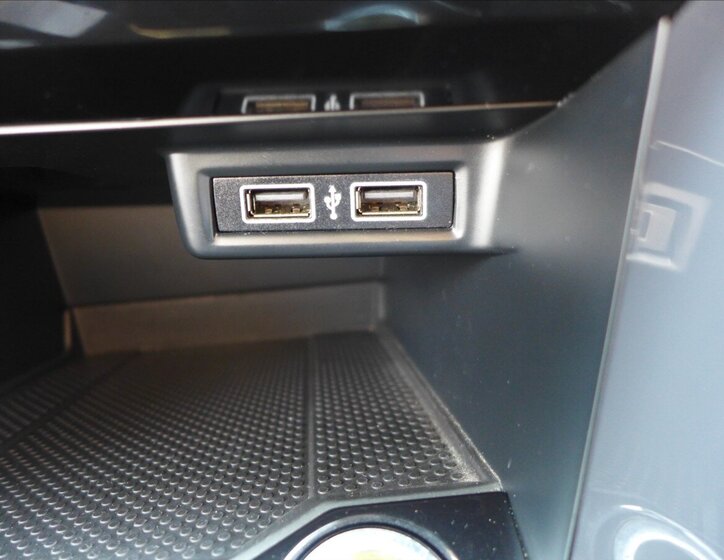 Volkswagen T-Roc SUV / Terénní 2,0 l 110 kw